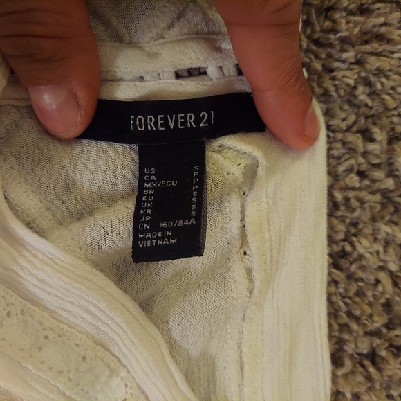 Flowy Long Sleeved Crop Top with Slit Back - Picture 4 of 8